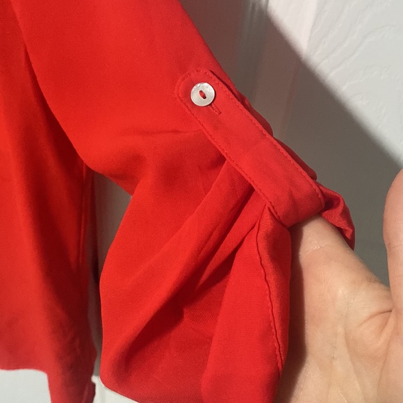 🩷3 for $20🩷 H&M elegant red blouse - Picture 4 of 8